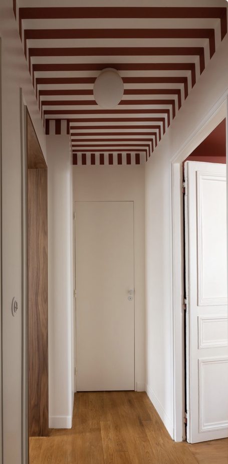 la rayure même sur le plafond